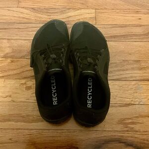 Vivo Barefoot Black Athletic Shoes Men’s 7/Women’s 9